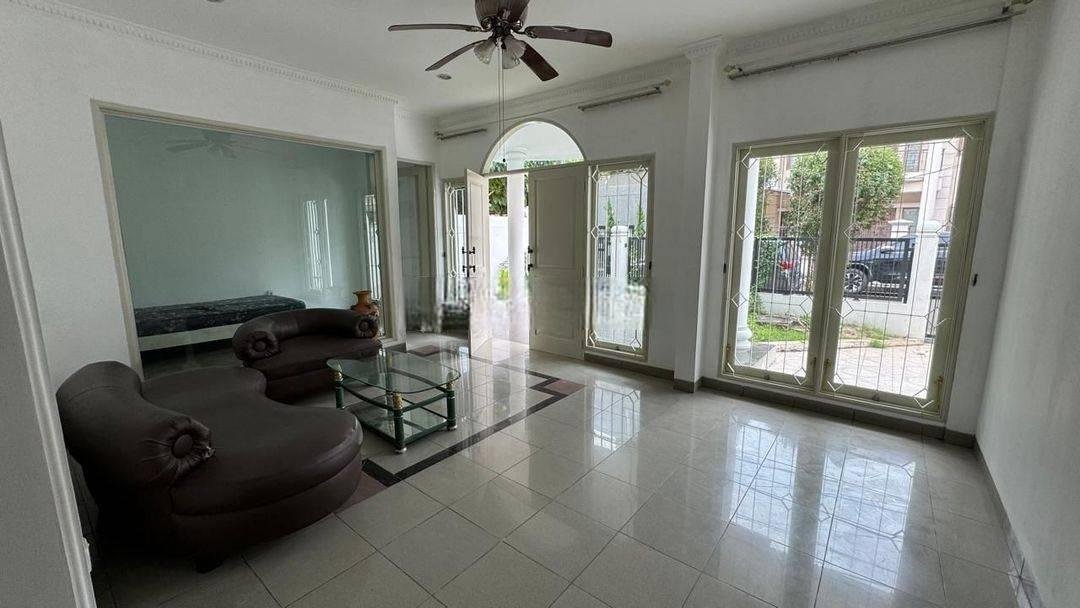 Rumah di Gading kirana 2 Lantai siap huni luas dan rapi jakut