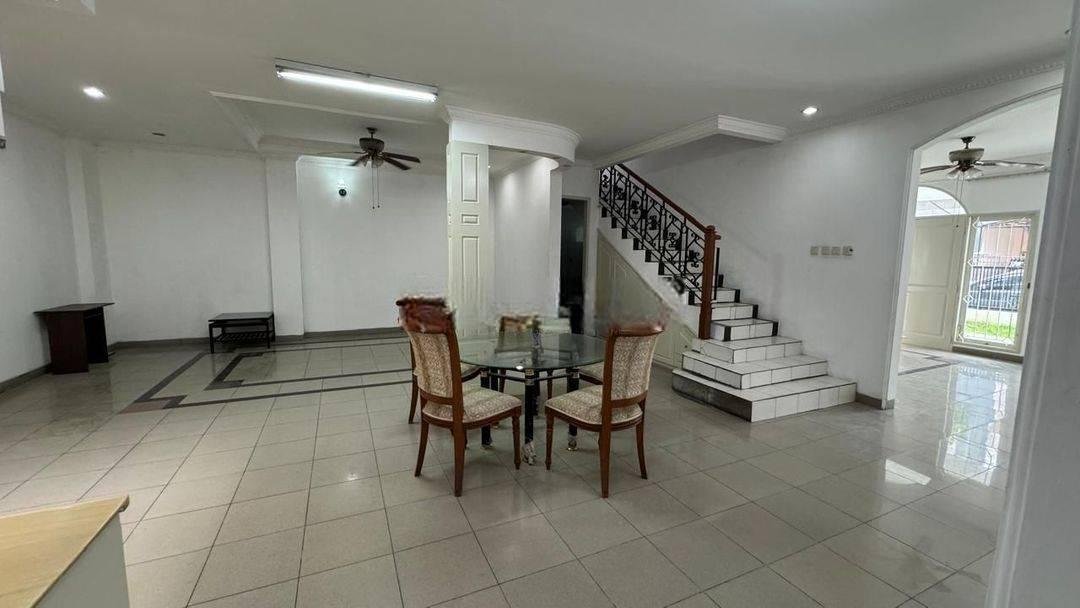 Rumah di Gading kirana 2 Lantai siap huni luas dan rapi jakut