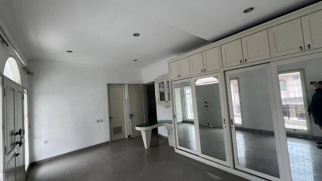 Rumah di Gading kirana 2 Lantai siap huni luas dan rapi jakut