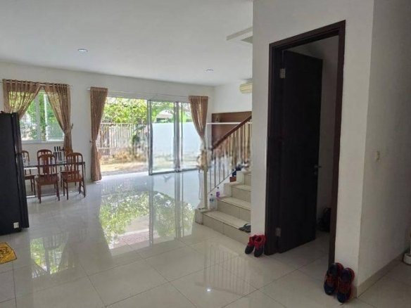 Disewa Cluster Palm Spring Full Furnish 4+1BR, Jakarta Timur 007 16 Disewa Cluster Palm Spring Full Furnish 4+1BR, Jakarta Timur 007 Disewa Cluster Palm Spring Full Furnish 4+1BR
