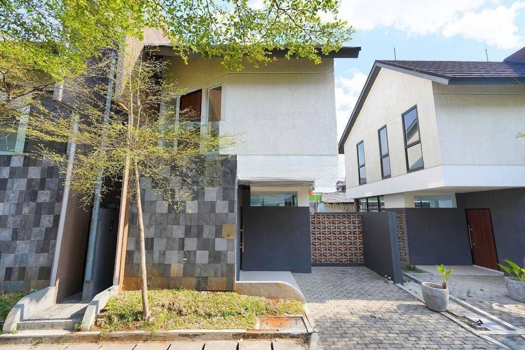 Rumah Luas Cantik 2 LT Bsa Nego 15 menit ke LIPPO TAMINI Dibantu KPR J18482