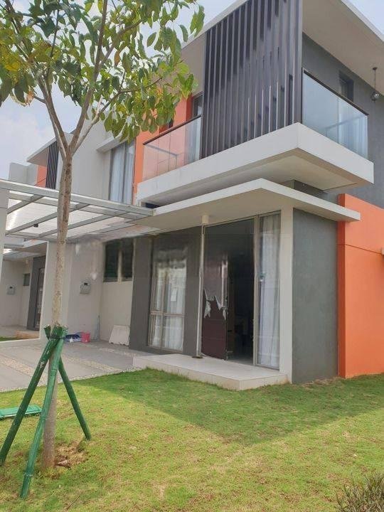 Rumah mewah di Jl.cempaka putih timur raya 2 Lantai jakarta pusat 2.4M SHM