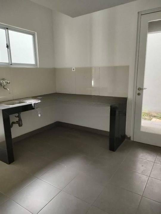 Amerika Latin Uk. 10x18m²Hadap selatan