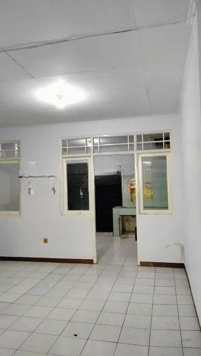 DISEWAKAN RUMAH TAMAN PALEM 2 lantai BARU RENOV
