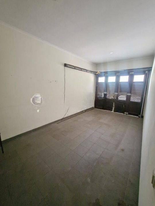 pintu tol dan sekolah