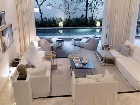 Rumah Siap Huni Aman Nyaman di Area Elite Kemang Dalam Jakarta