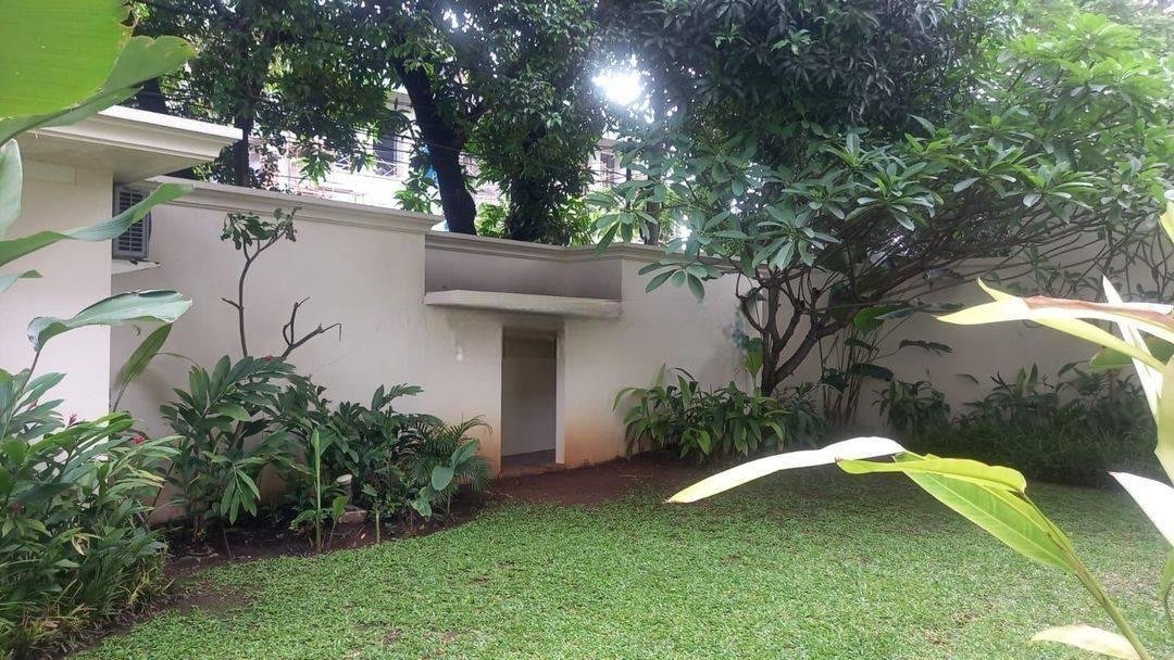 Rumah Siap Huni Aman Nyaman di Area Elite Kemang Dalam Jakarta