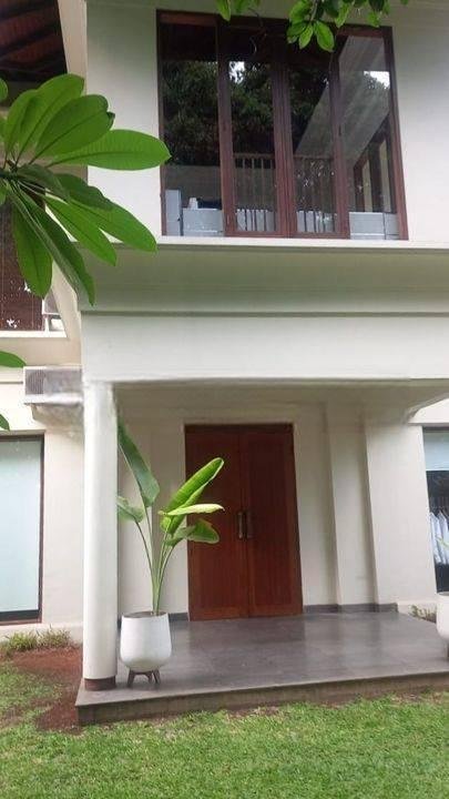 Rumah Siap Huni Aman Nyaman di Area Elite Kemang Dalam Jakarta