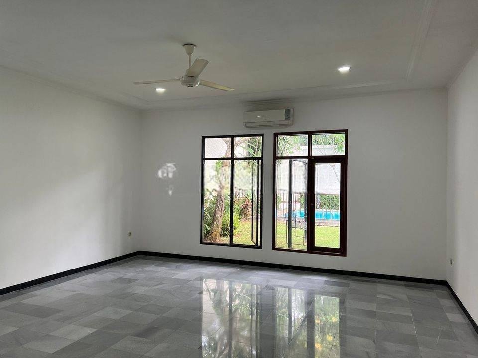 DISEWA RUMAH CANTIK DENGAN KOLAM RENANG DI PEJATEN BARAT DISEWA RUMAH CANTIK DENGAN KOLAM RENANG DI PEJATEN BARAT