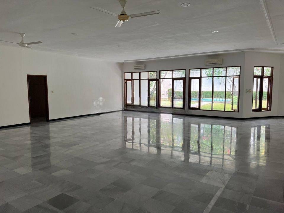 DISEWA RUMAH CANTIK DENGAN KOLAM RENANG DI PEJATEN BARAT DISEWA RUMAH CANTIK DENGAN KOLAM RENANG DI PEJATEN BARAT