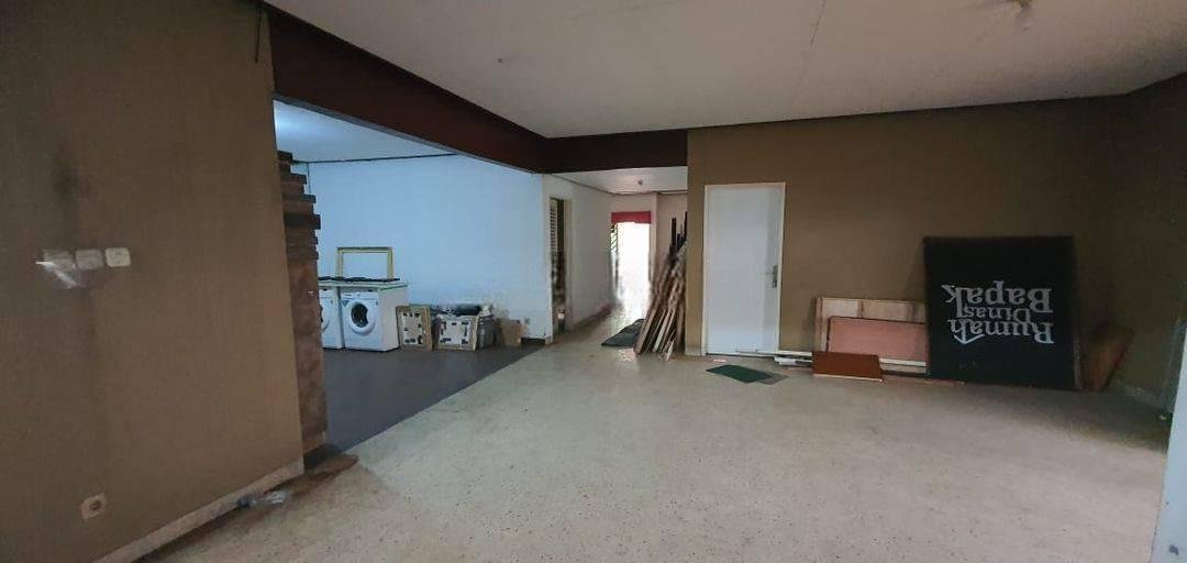 Cempaka putih tengah raya pinggir jalan untuk usaha