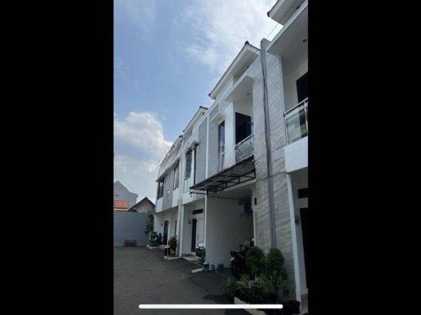 Rumah Minimalis Modern 3 Kamar Tidur Di Jakarta Timur !
