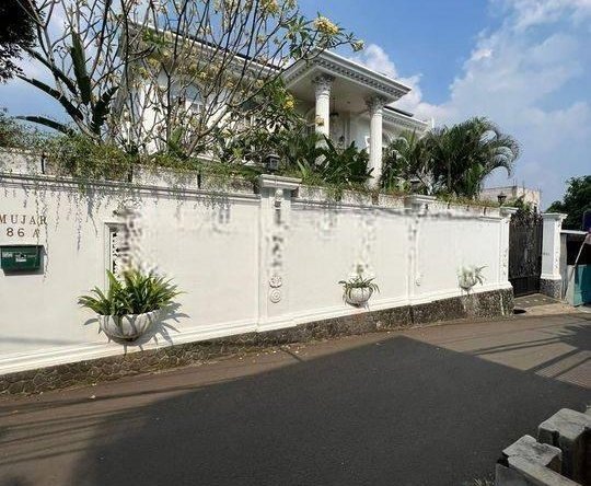 Rumah Mewah Jagakarsa Furnished Siap Pakai 3 lantai Termurah