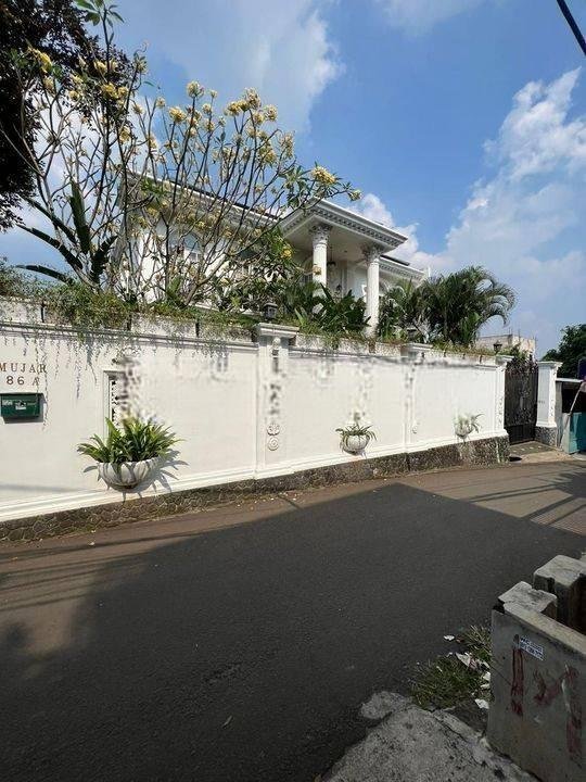 Rumah Mewah Jagakarsa Furnished Siap Pakai 3 lantai Termurah
