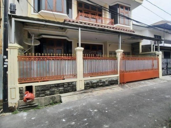 Rumah 2 lantai di Tebet Timur 2B SHM Bagus