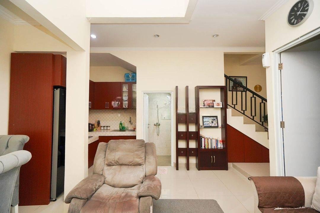 Rumah 3 KT Hadap Timur 20 Menit ke Stasiun Ceger Harga Nego J23416