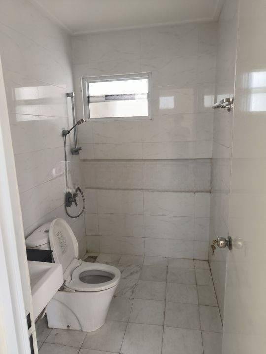 ( RUMAH SIAP HUNI ) DISEWAKAN RUMAH 2 LANTAI & CLUSTER ELITE