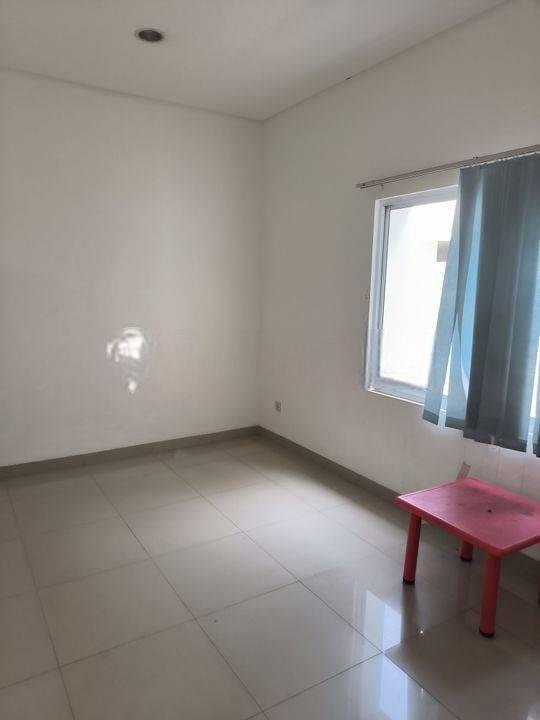 ( RUMAH SIAP HUNI ) DISEWAKAN RUMAH 2 LANTAI & CLUSTER ELITE