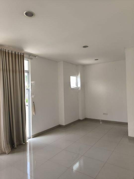 ( RUMAH SIAP HUNI ) DISEWAKAN RUMAH 2 LANTAI & CLUSTER ELITE