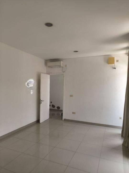 ( RUMAH SIAP HUNI ) DISEWAKAN RUMAH 2 LANTAI & CLUSTER ELITE