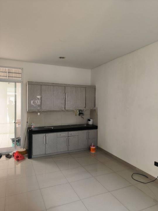 ( RUMAH SIAP HUNI ) DISEWAKAN RUMAH 2 LANTAI & CLUSTER ELITE