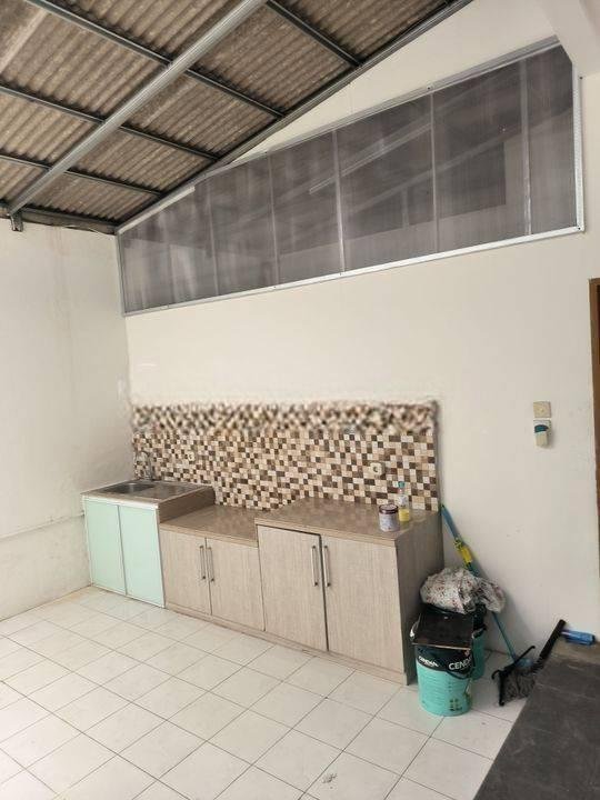 ( RUMAH SIAP HUNI ) DISEWAKAN RUMAH 2 LANTAI & CLUSTER ELITE