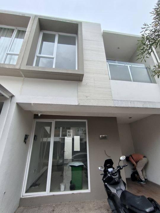 Disewakan rumah baru 2 lantai citra garden 8 harga paling murah