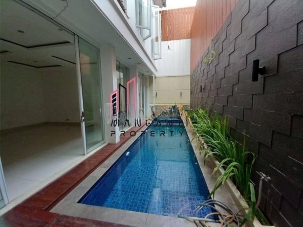 DISEWAKAN RUMAH CANTIK ASRI MINIMALIS MODERN HARGA MIRING SIAP HUNI PRIVATE POOL DEKAT SEKOLAH PRANCIS DAN KEBAYORAN BARU DAN KEMANG DAN MRT AREA CIPETE JAKARTA SELATAN