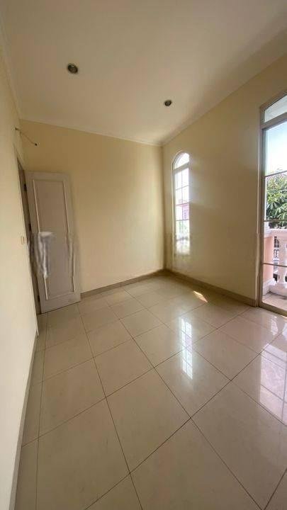 Rumah Kontrakan 3 Lantai Unfurnished Bagus di Green Lake City