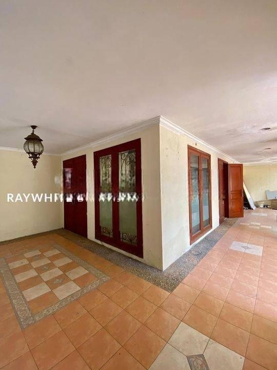 Rumah 2lantai Luas Parkirannya Lokasi Brawijaya Krbayoran Baru