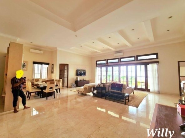 RUMAH SENI TERAWAT NYAMAN TENANG BANYAK TAMAN