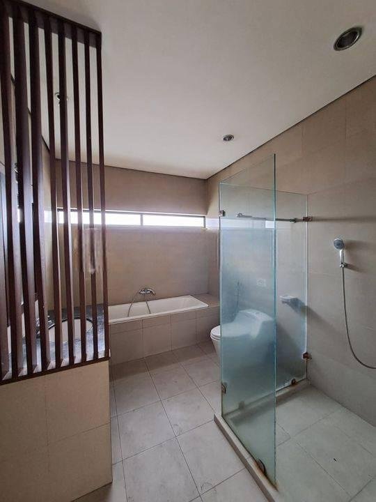 Rumah modern minimalis 3lantai dengab kolam renang Rumah modern minimalis 3lantai dengab kolam renang