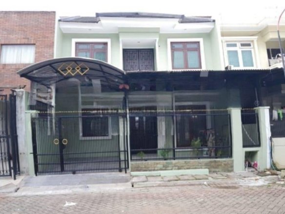 DISEWAKAN RUMAH 2 LANTAI,ADA AC, & SIAP HUNI 2 DISEWAKAN RUMAH 2 LANTAI,ADA AC, & SIAP HUNI DISEWAKAN RUMAH 2 LANTAI