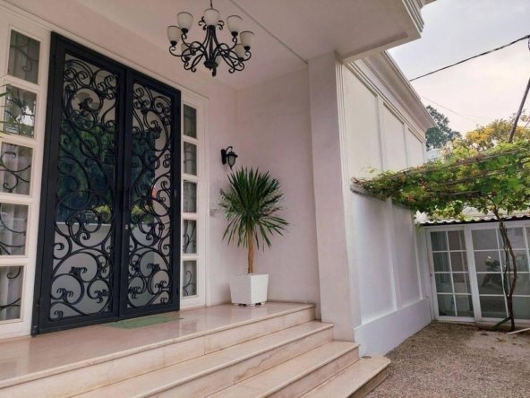 kan Cepat Rumah Mewah Ada Swimming Pool di Tebet