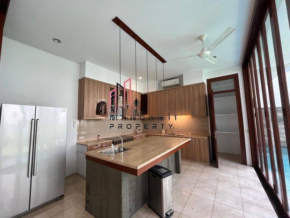 DISEWAKAN RUMAH TROPICAL GARDEN MODERN TAMAN CANTIK PRIVATE POOL DALAM COMPOUND SIAP HUNI DEKAT SEKOLAH PRANCIS DAN KEMANG DAN KEBAYORAN BARU AREA CIPETE JAKARTA SELATAN