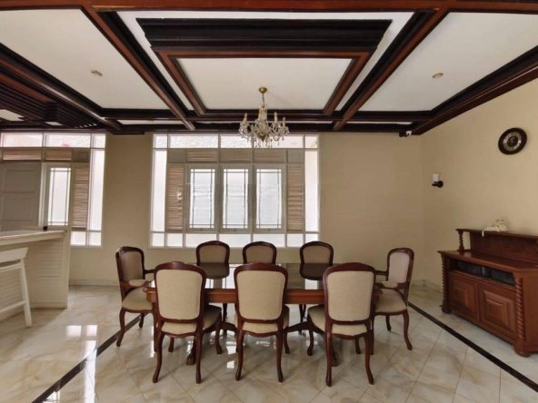 Rumah Menteng Mewah dan Nyaman siap huni untuk keluarga Anda