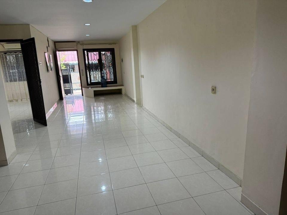 Disewakan RUmah 2 Lantai Bagus Kelapa Gading Molek