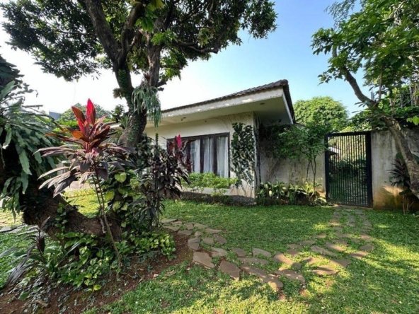 Rumah 1lantai dengan kolam renang Pejaten kemang