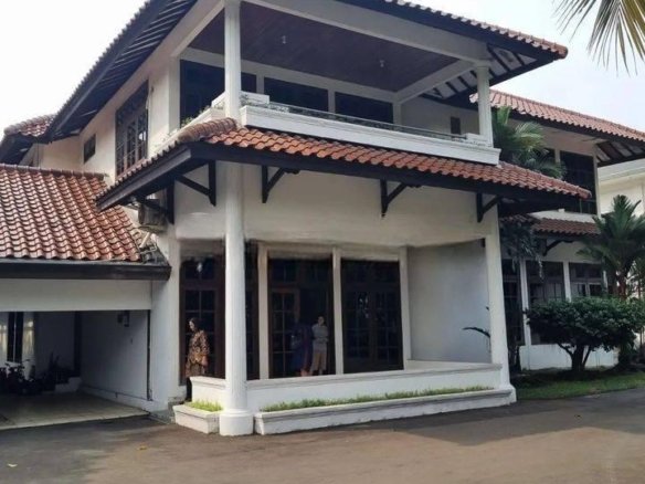 Rumah Mewah Semi Furnished Kawasan Menteng Jakarta Pusat 20 Rumah Mewah Semi Furnished Kawasan Menteng Jakarta Pusat Rumah Mewah Semi Furnished Kawasan Menteng Jakarta Pusat