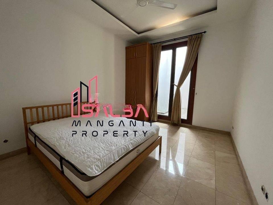 DISEWAKAN RUMAH TROPICAL GARDEN MODERN TAMAN CANTIK PRIVATE POOL DALAM COMPOUND SIAP HUNI DEKAT SEKOLAH PRANCIS DAN KEMANG DAN KEBAYORAN BARU AREA CIPETE JAKARTA SELATAN