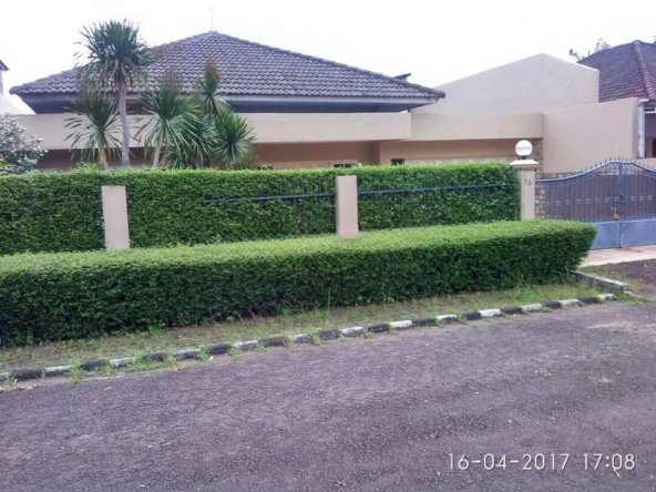 Rumah satu lantai di sewakan di Cinere depan