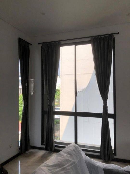 Rumah 3 Lantai Furnished di Zora