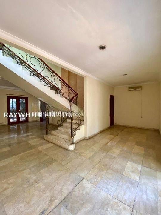 Rumah 2lantai Luas Parkirannya Lokasi Brawijaya Krbayoran Baru