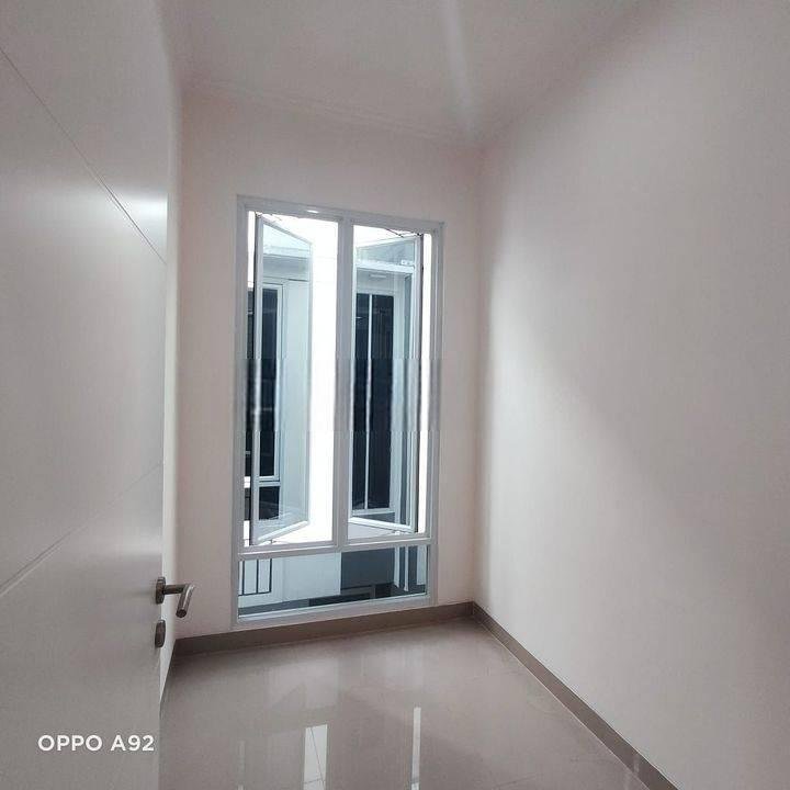 Rumah 2 Lantai dekat Pasar Pramuka Jakarta Timur