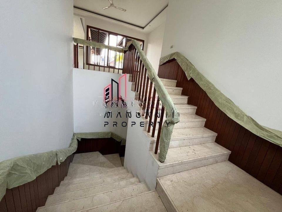 DISEWAKAN RUMAH TROPICAL GARDEN MODERN TAMAN CANTIK PRIVATE POOL DALAM COMPOUND SIAP HUNI DEKAT SEKOLAH PRANCIS DAN KEMANG DAN KEBAYORAN BARU AREA CIPETE JAKARTA SELATAN