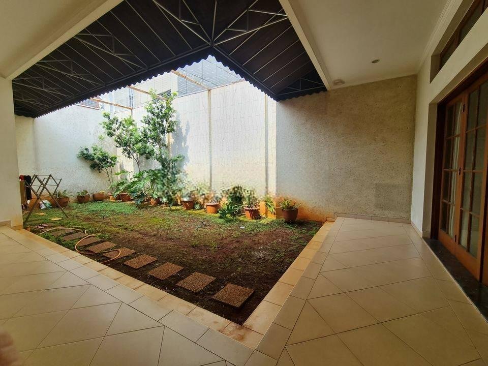 RUMAH SENI TERAWAT NYAMAN TENANG BANYAK TAMAN