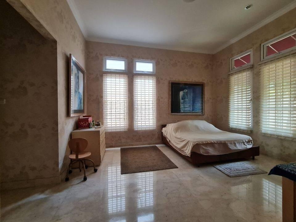 RUMAH SENI TERAWAT NYAMAN TENANG BANYAK TAMAN