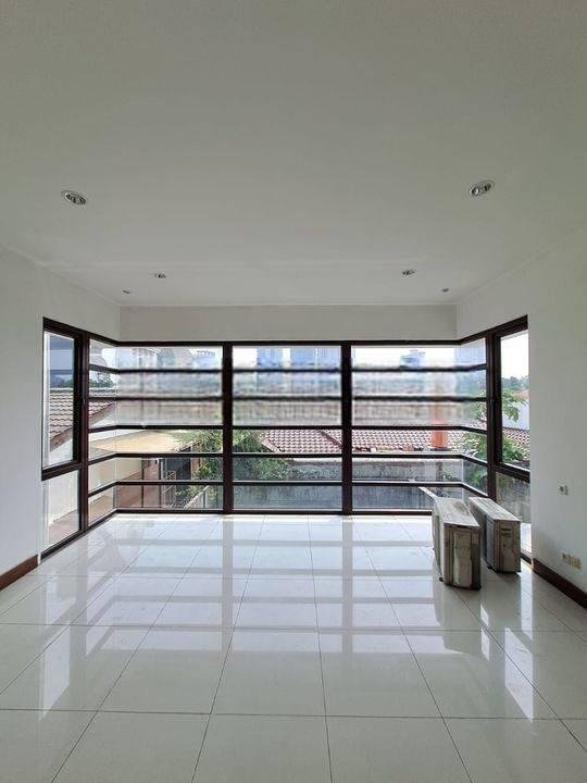 Rumah modern minimalis 3lantai dengab kolam renang Rumah modern minimalis 3lantai dengab kolam renang