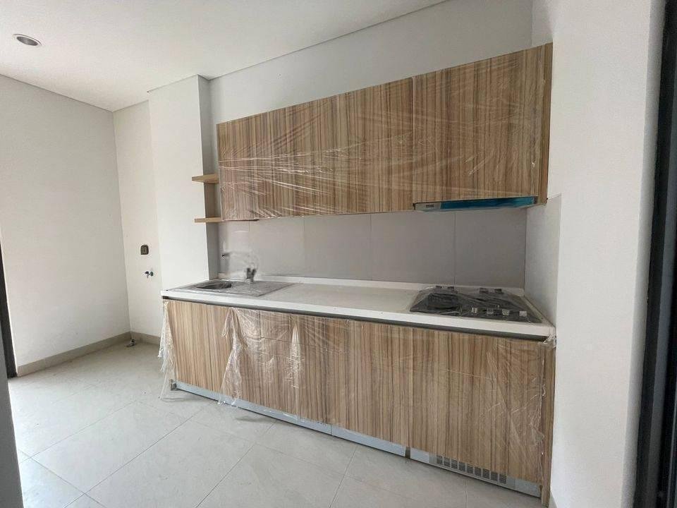 Rumah 3 Lantai Furnished di Zora