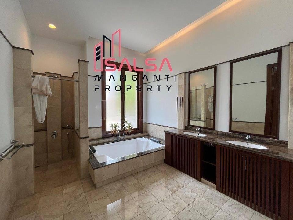 DISEWAKAN RUMAH TROPICAL GARDEN MODERN TAMAN CANTIK PRIVATE POOL DALAM COMPOUND SIAP HUNI DEKAT SEKOLAH PRANCIS DAN KEMANG DAN KEBAYORAN BARU AREA CIPETE JAKARTA SELATAN